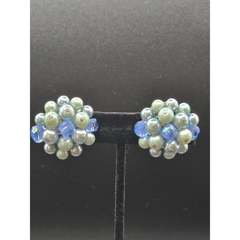 vintage 1960s clip on earrings‎